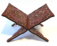 Porte Coran en bois acajou sculpte avec des jolis motifs (Deux pieces qui s'emboitent de 29 x 20 cm)