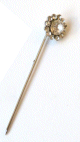 Epingle broche sous forme de fleur a 10 perles