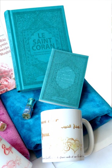 Pack Cadeau De Luxe pour Couple (Livre sur le mariage, 2 Corans, 2  Citadelles, 2 Mugs, 2 Tapis et 2 Parfums) - Cadeaux Musulmans Halal - Objet  de décoration ou oeuvre artisanale sur