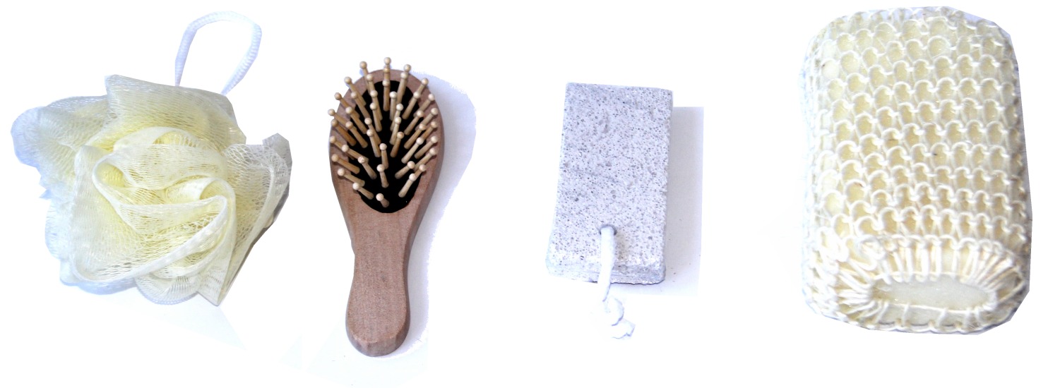 Panier en bois avec ensemble d'accessoires pour le bain (hammam)