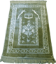 Grand tapis de luxe rembourre de couleur vert kaki avec motifs discrets (Kaaba)