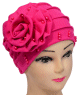 Bonnet perle avec une large fleur sur le cote de couleur rose unie