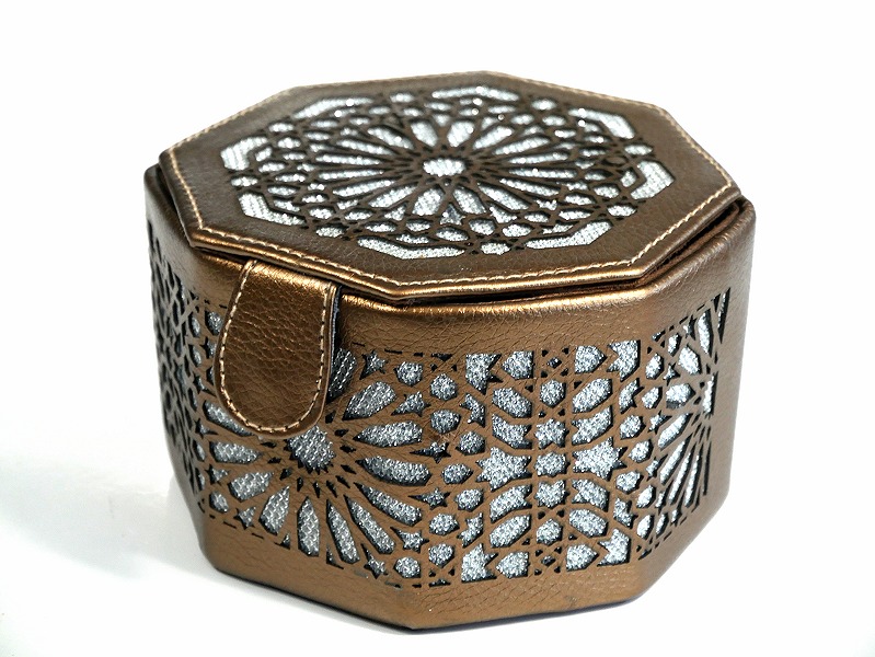 Boite de Rangement artisanale de forme octogonale en cuir avec des jolies  motifs argentés - Couleur marron