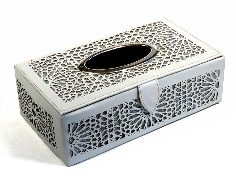 Boîte à mouchoirs décorative dessus cuire et argentée de fabrication  artisanale marocaine de couleur blanc