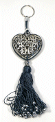 Porte-cles artisanal cur en metal argente cisele et pompon en sabra - Gris