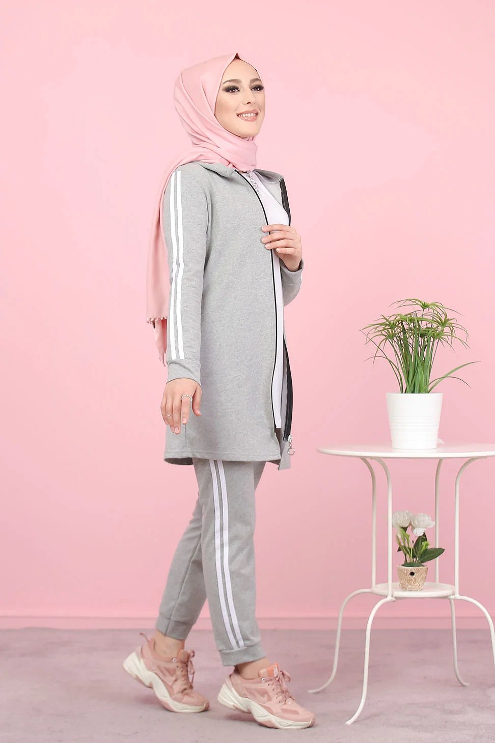 Ensemble Survêtement Veste et pantalon (Tenue de sport pour femme  musulmane) - Couleur Gris clair - Prêt à porter et accessoires sur