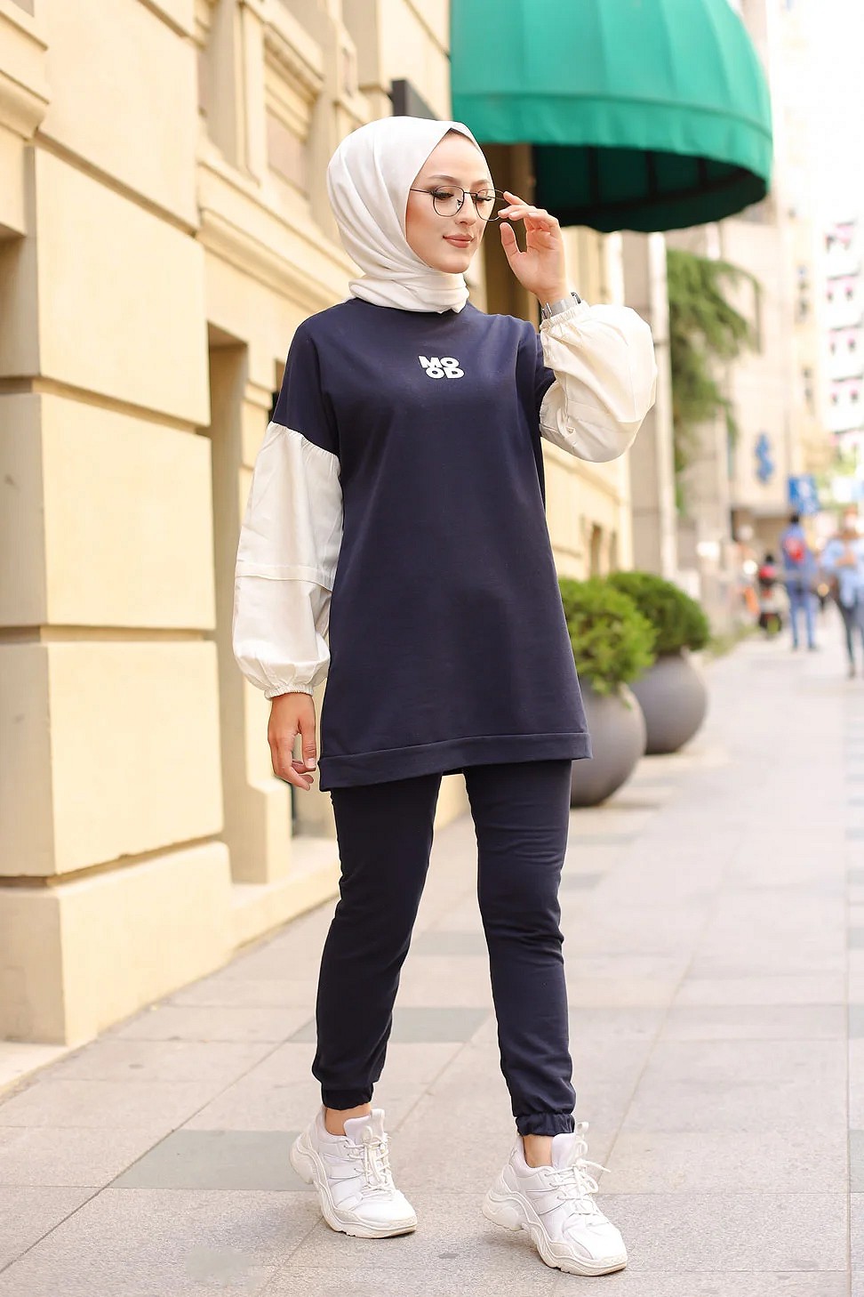 Ensemble survêtement avec sweat-shirt et jogger (Vêtement sport femme  voilée) - Couleur Bleu marine - Prêt à porter et accessoires sur