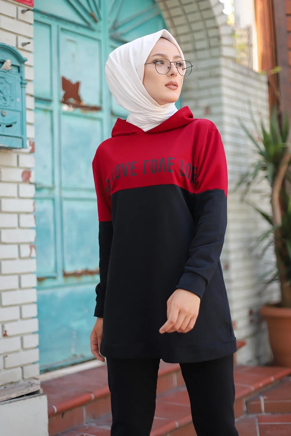 Survêtement hijab sport à capuche pour femme musulmane (Ensemble  Sportswear) - Couleur noir et bordeaux - Prêt à porter et accessoires sur
