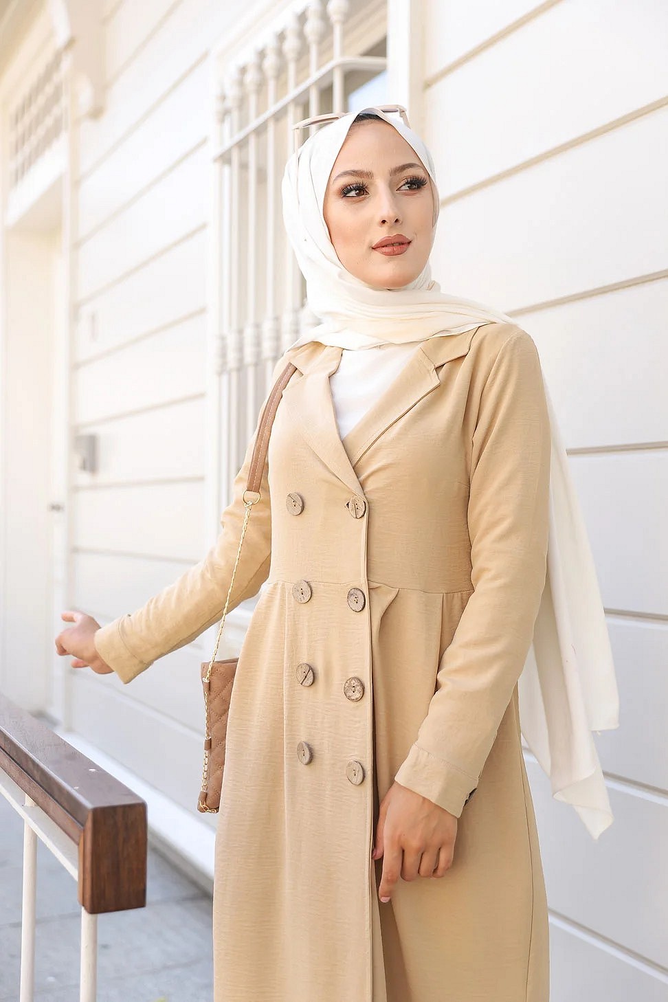 Trench-Coat pour femme (Vetement Automne Hiver - Mode islamique) - Couleur  beige - Prêt à porter et accessoires sur