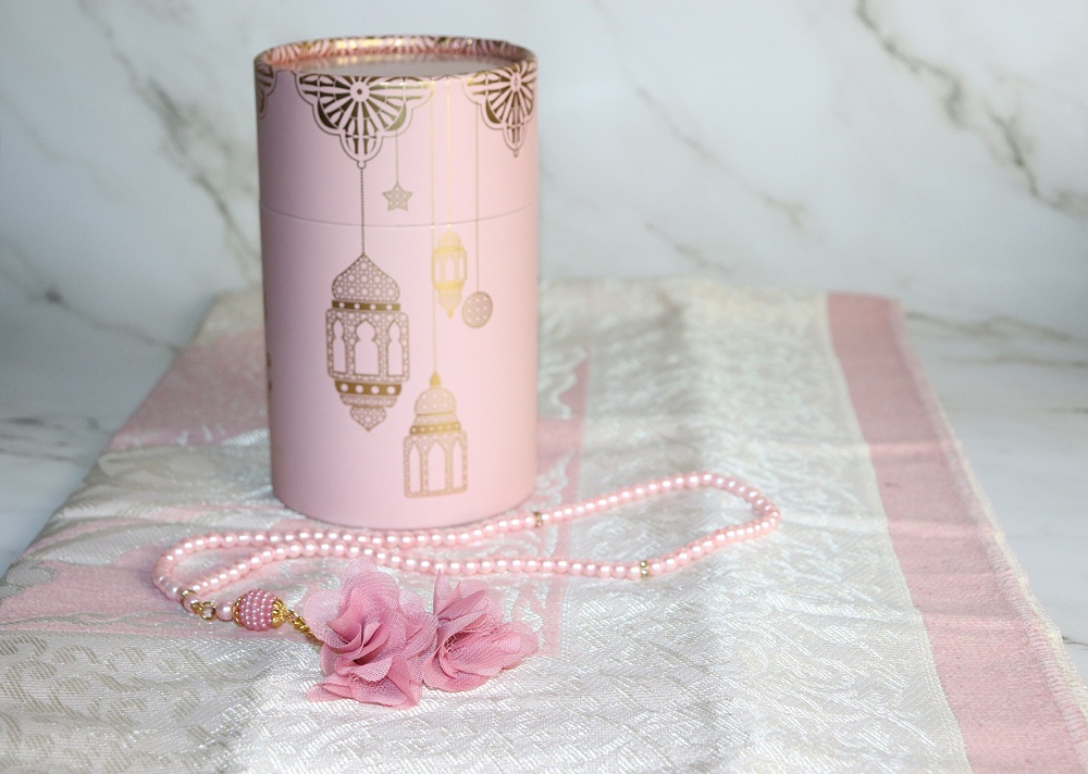 Coffret Cadeau Ramadan Kareem : Boite cadeau avec Tapis et Chapelet  deluxe assorti - Couleur Rose Doré - Objet de décoration ou oeuvre  artisanale sur