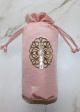 Tapis avec son etui cylindrique decore de plaque metallique doree - Couleur Rose clair