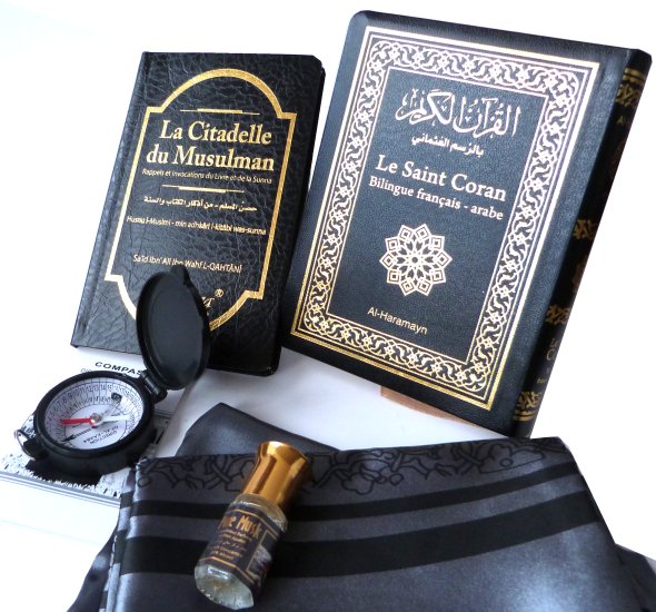 Coffret Cadeau Islam (pour homme) : Le Saint Coran (version Hafs en arabe)  + Chapelet + Tapis de prière + Mug personnalisé